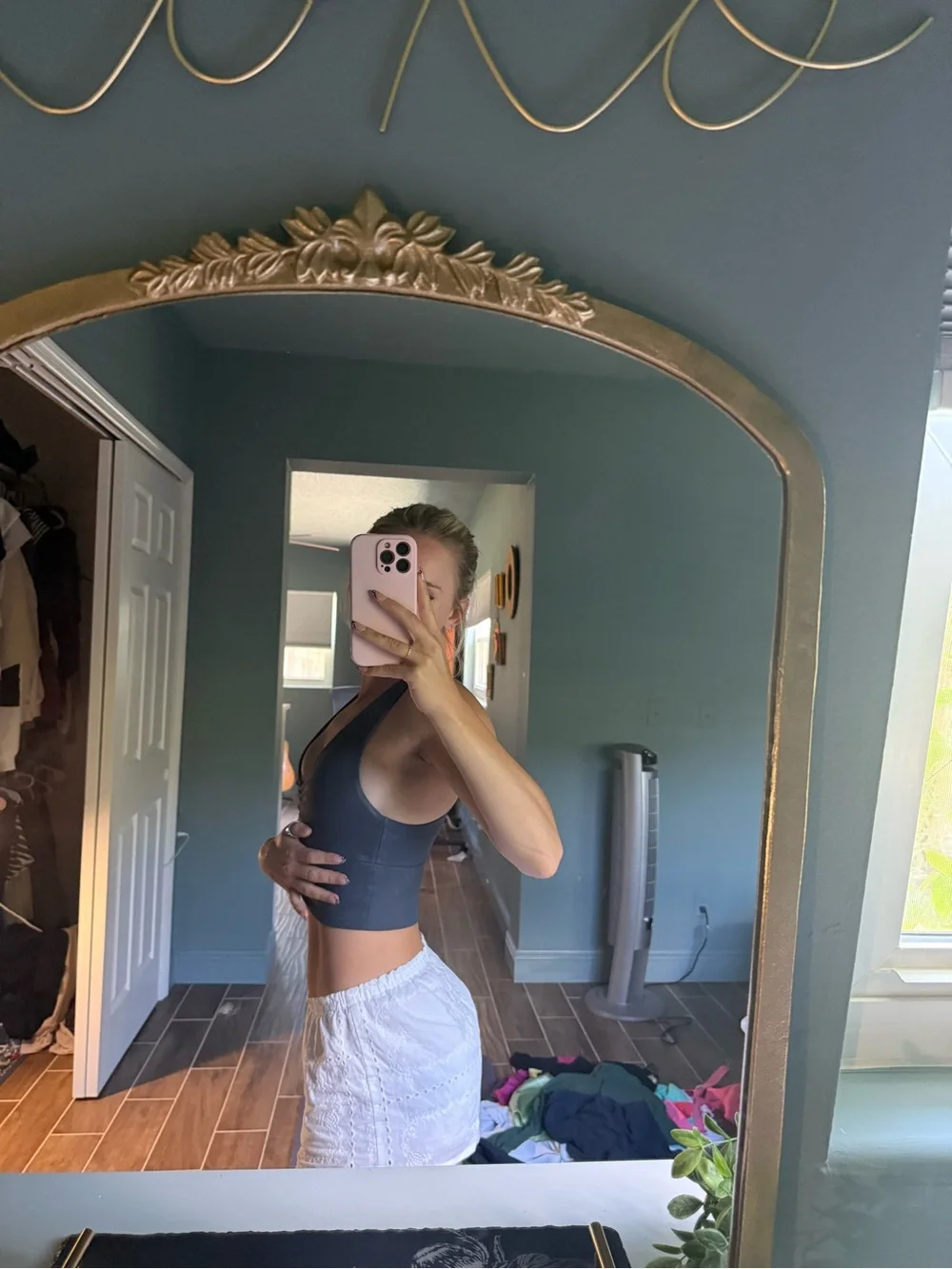 Workout top - Picture 2 of 4